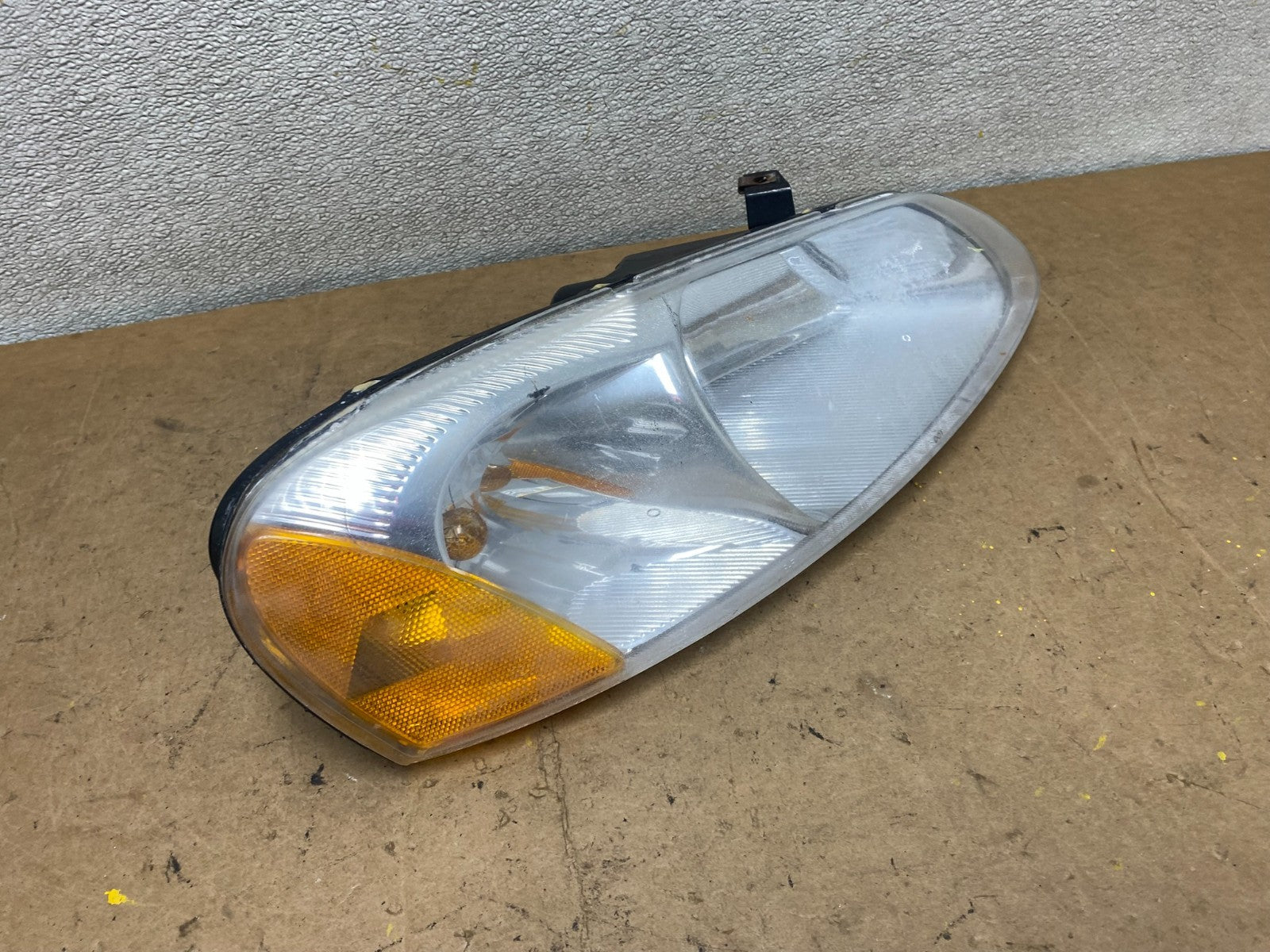 2001 to 2002 Chrysler Sebring Right Passenger Rh Side Headlight Oem X6973 GD2