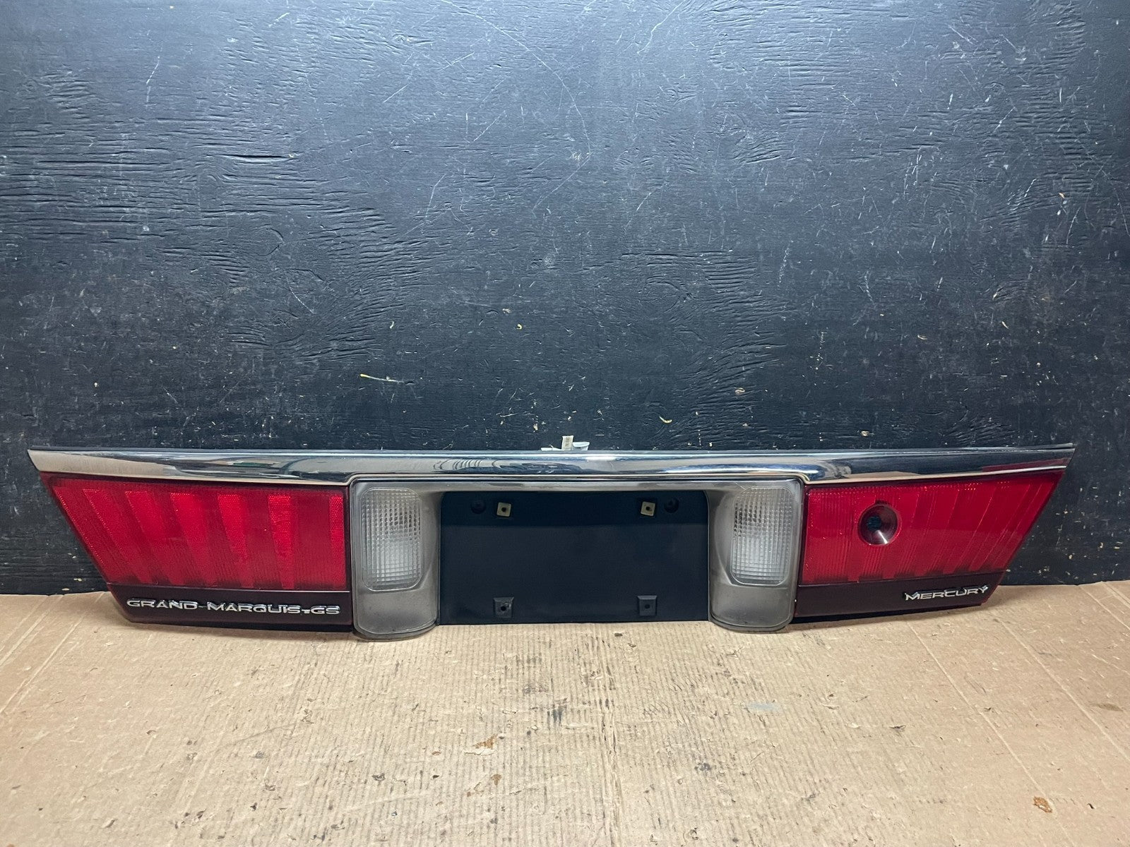 1998 to 2002 Mercury Grand Marquis Trunk Lid Center Tail Light AB3143 DG0