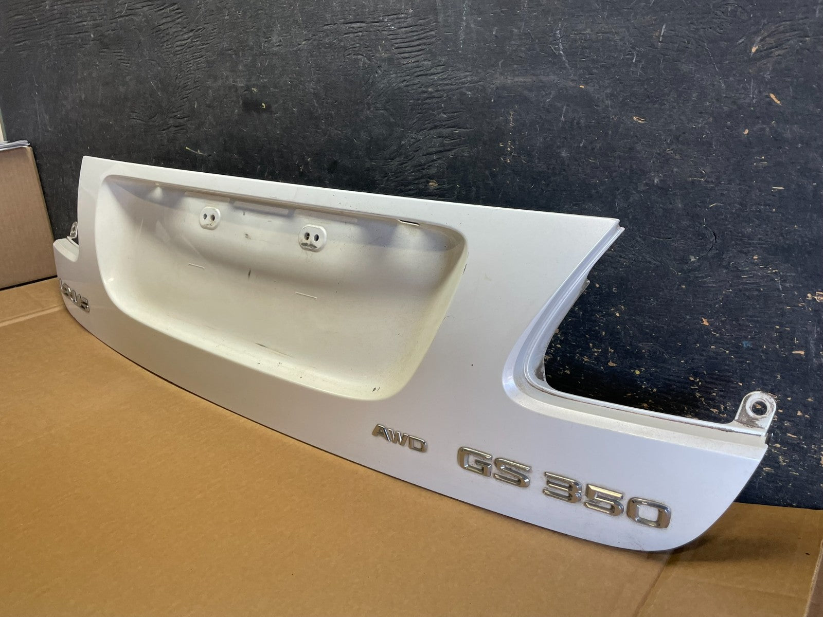 2007-2011 Lexus GS350 Trunk License Plate Trim Panel Cover 76801-30140 AB2941 DG1
