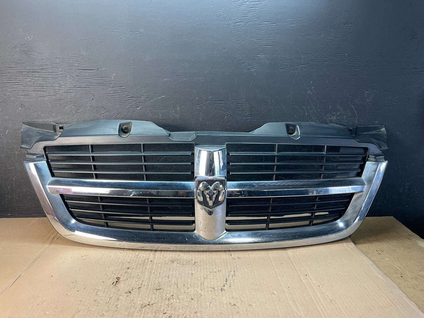 2007 2008 2009 Dodge Sprinter Front Upper Grill Grille AD8290 DG0