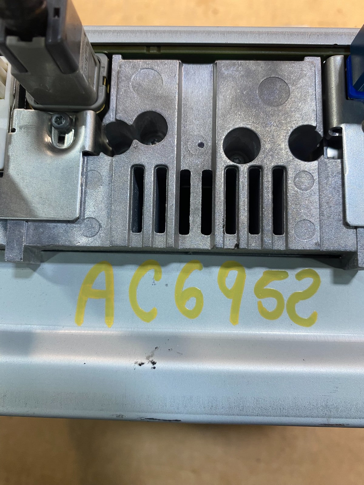 2013 to 2015 Nissan Rogue 28185-1VX0A Radio Receiver AM FM CD AC6952 DG8