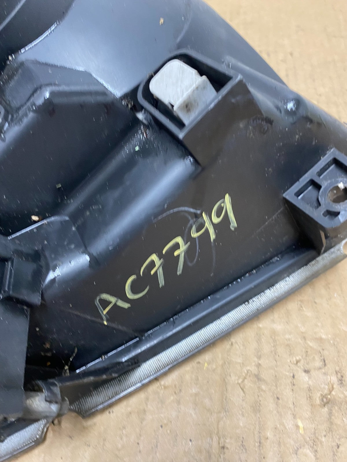 2004 2005 2006 Dodge Durango Left Driver LH Headlight AC7799 DW9