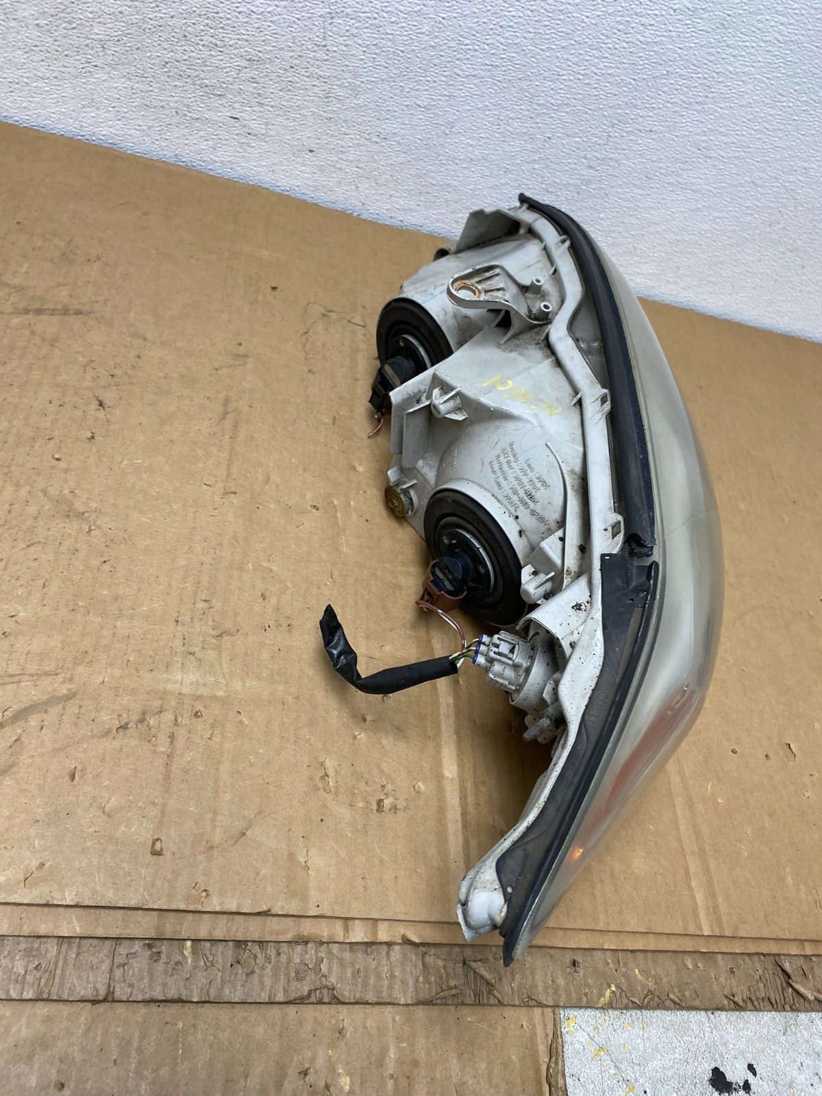 2002 to 2004 Toyota Camry Halogen Headlight Right Passenger Rh AC8601 DW6