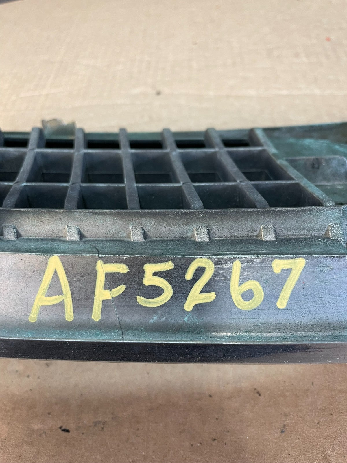 1996 to 1999 Infiniti i30 Front Upper Grill Grille AF5267 DW7