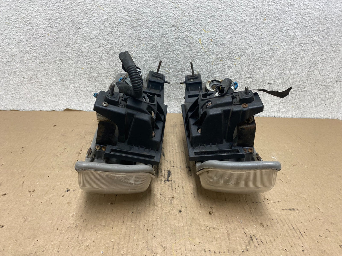 2000 to 2006 Chevrolet Tahoe LS LT Left+Right Set Side Headlights AH1095 PS8