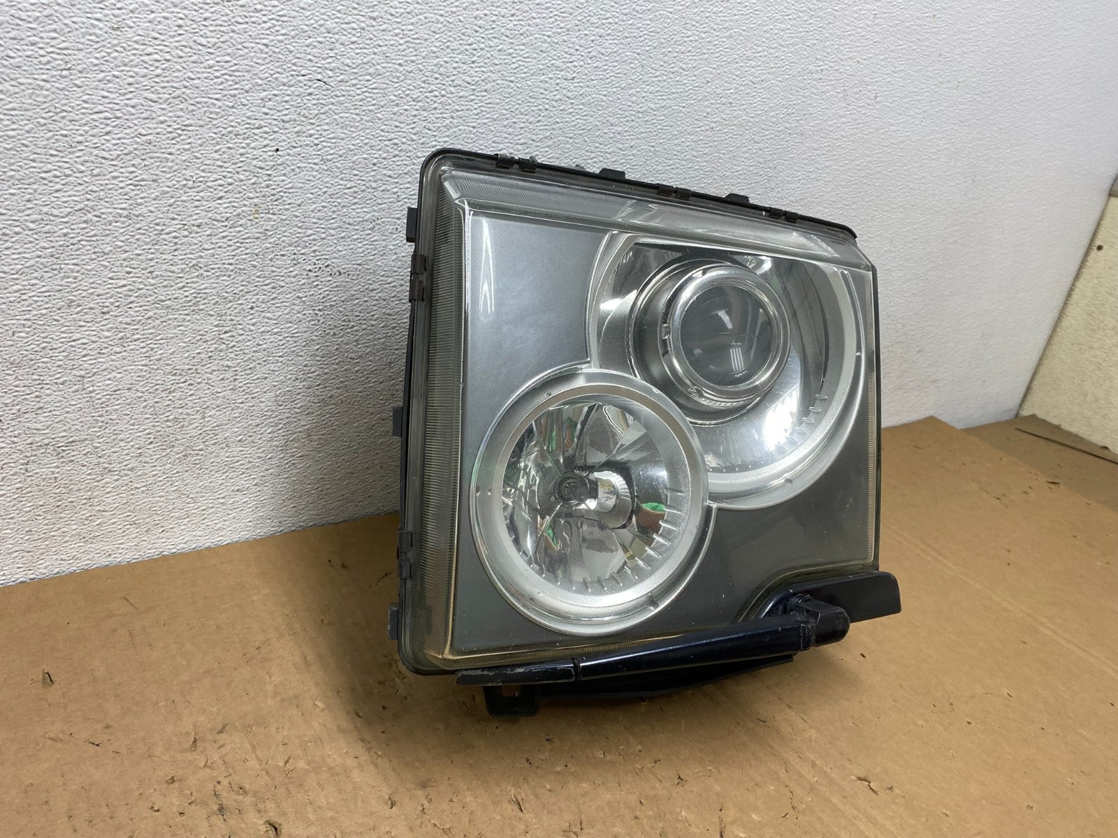 2003 to 2004 Land Rover Range Rover Left Driver Headlight Xenon HID AD3229 DW2
