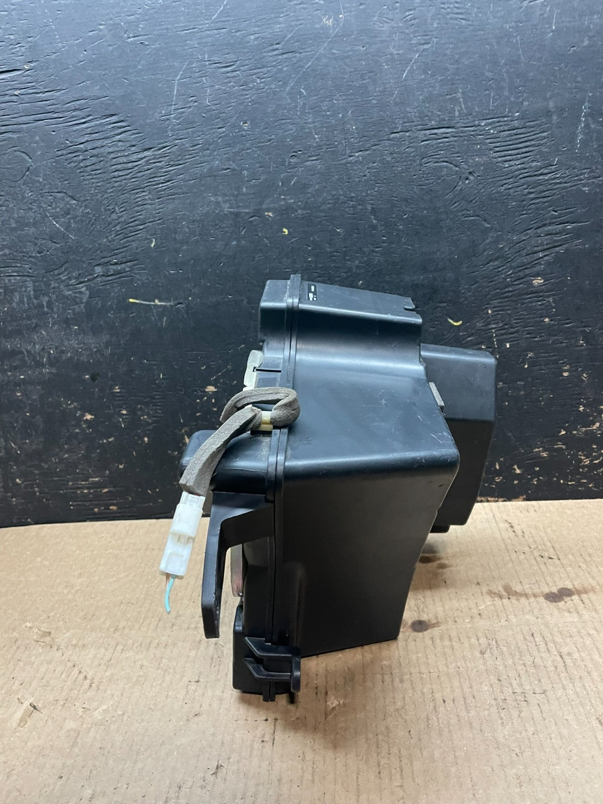 2011 to 2017 Honda Odyssey Rear Subwoofer Speaker OEM y9530 DG1