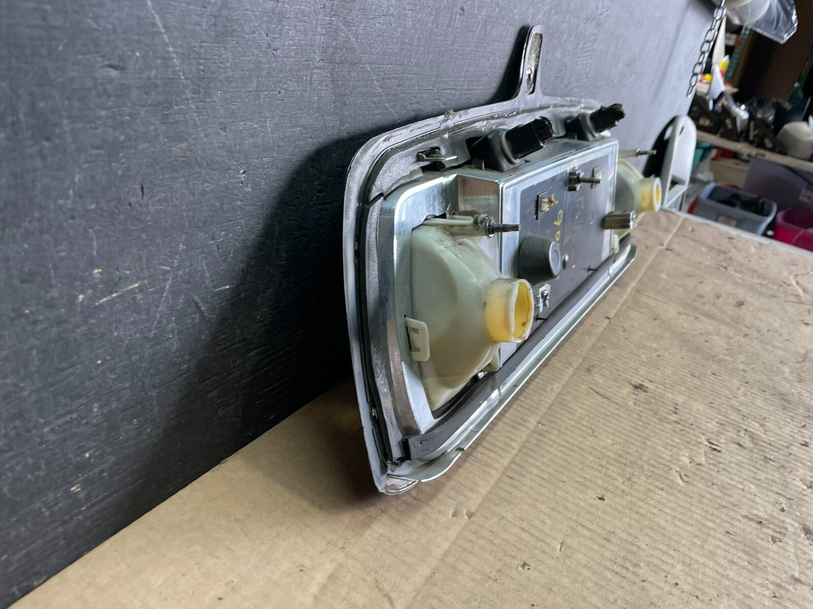 2000- 2002 Lincoln LS Rear Finish Panel Trunk Panel Chrome OEM J4117 DG8