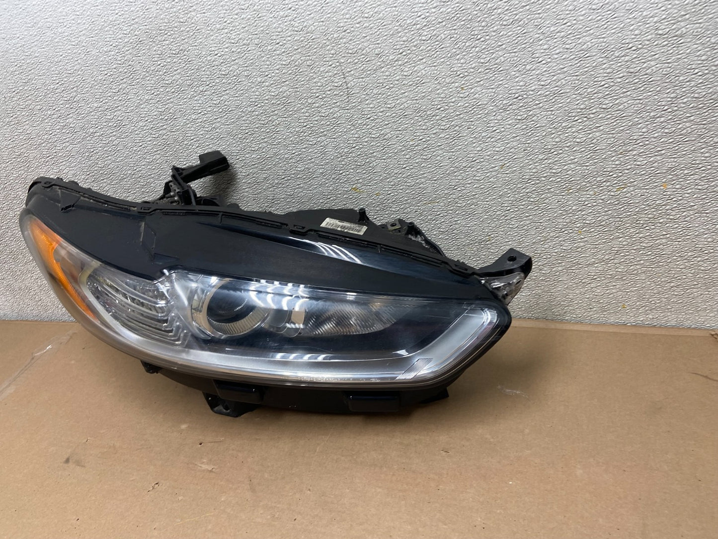 2013 to 2016 Ford Fusion Right Passenger Rh Side Headlight AA9853 DW1