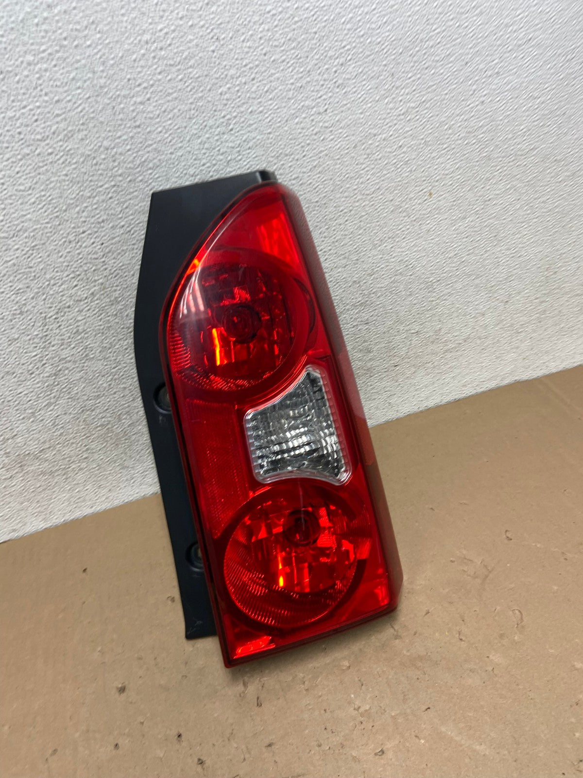 2005 to 2015 Nissan Xterra Right Passenger Rh Side Tail light AG4140 LK2
