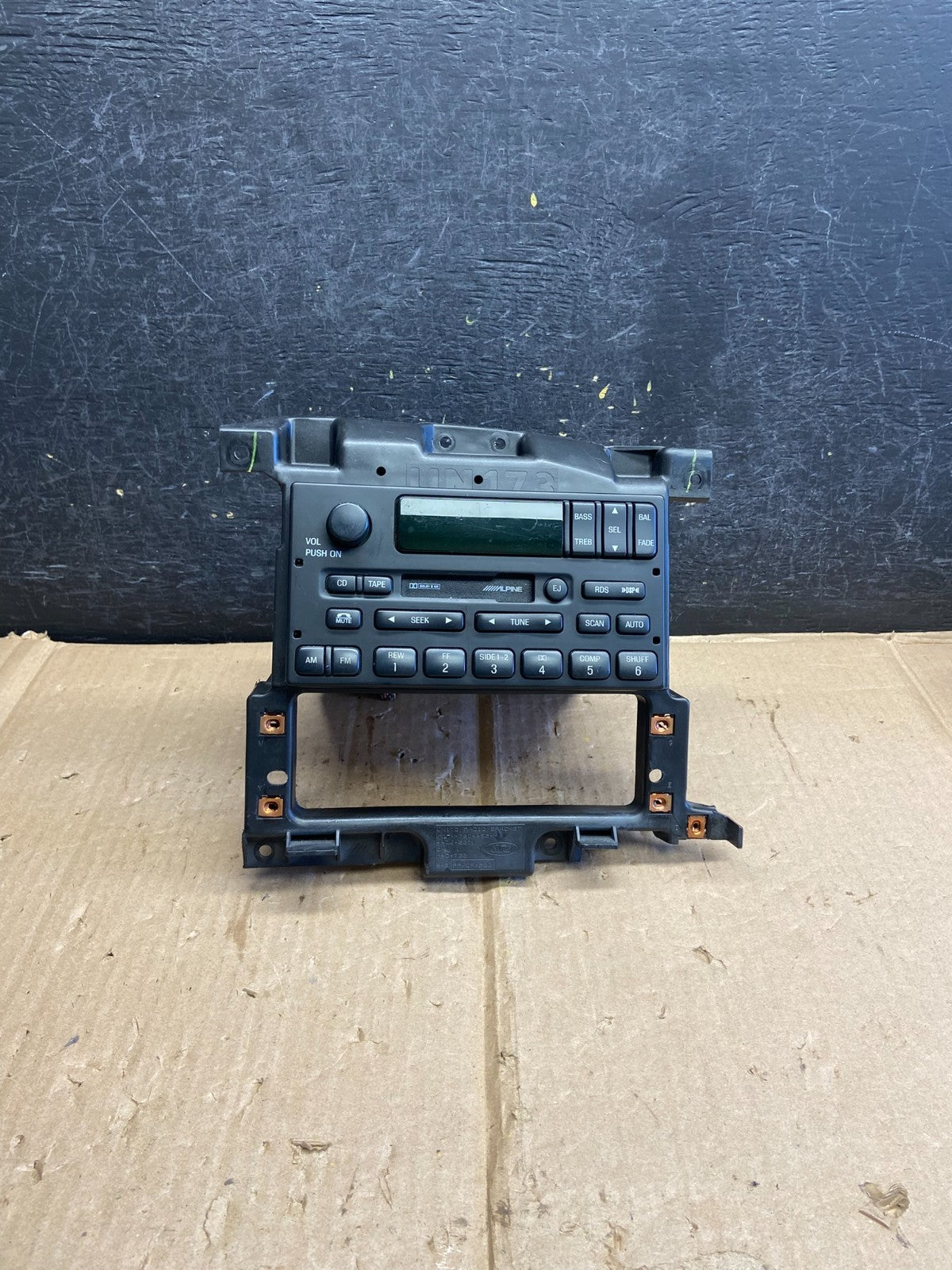 1999 2000 2001 Lincoln Navigator Radio Stereo 6 CD Player AM/FM AI2737 DG0