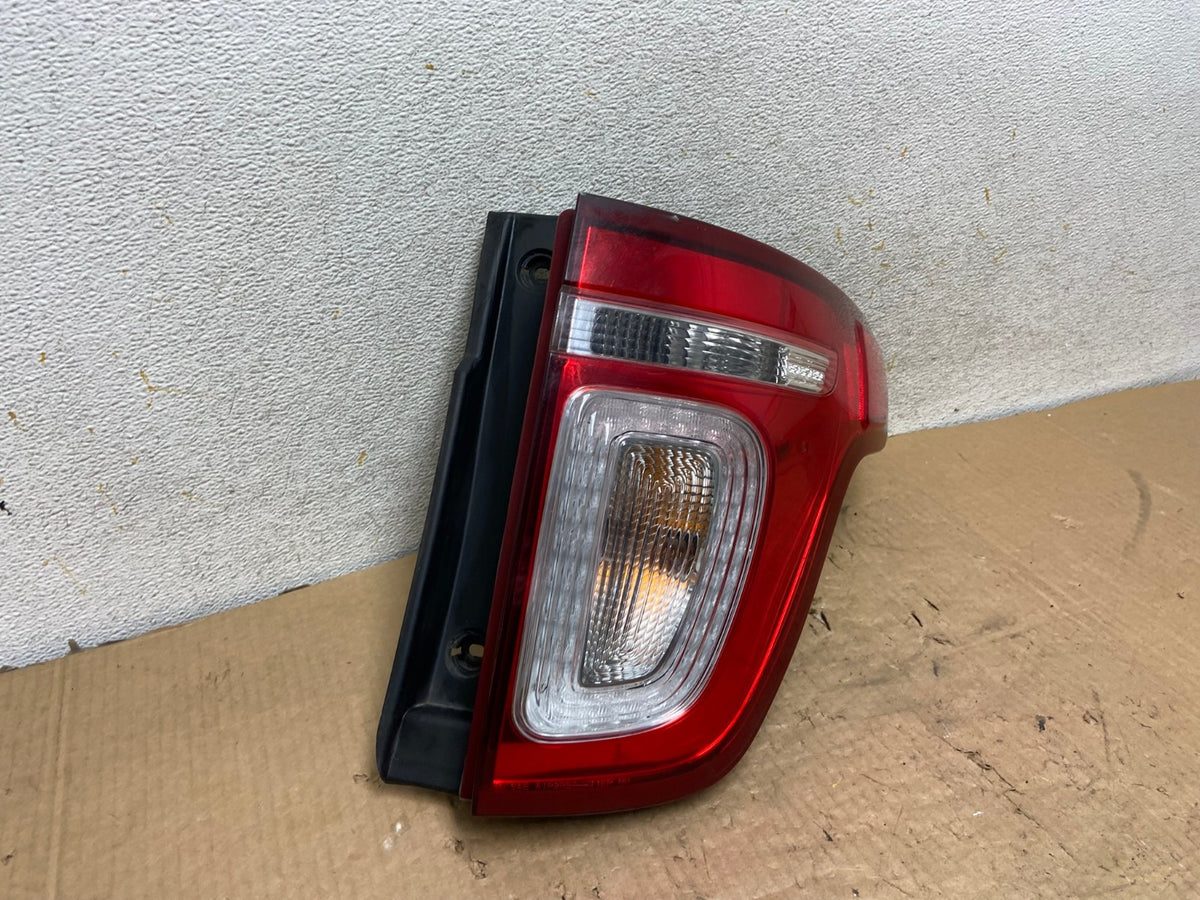 2011 2012 2013 2014 2015 Ford Explorer Right Passenger RH Tail light AI8066 LK2