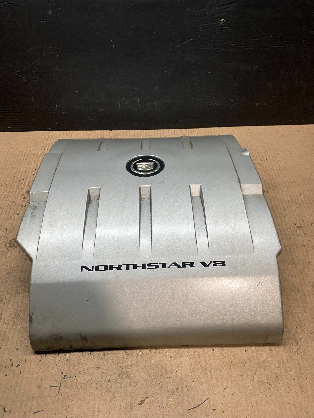 1997 to 2004 Cadillac Deville Seville Northstar Engine Motor Cover E4820 DG10