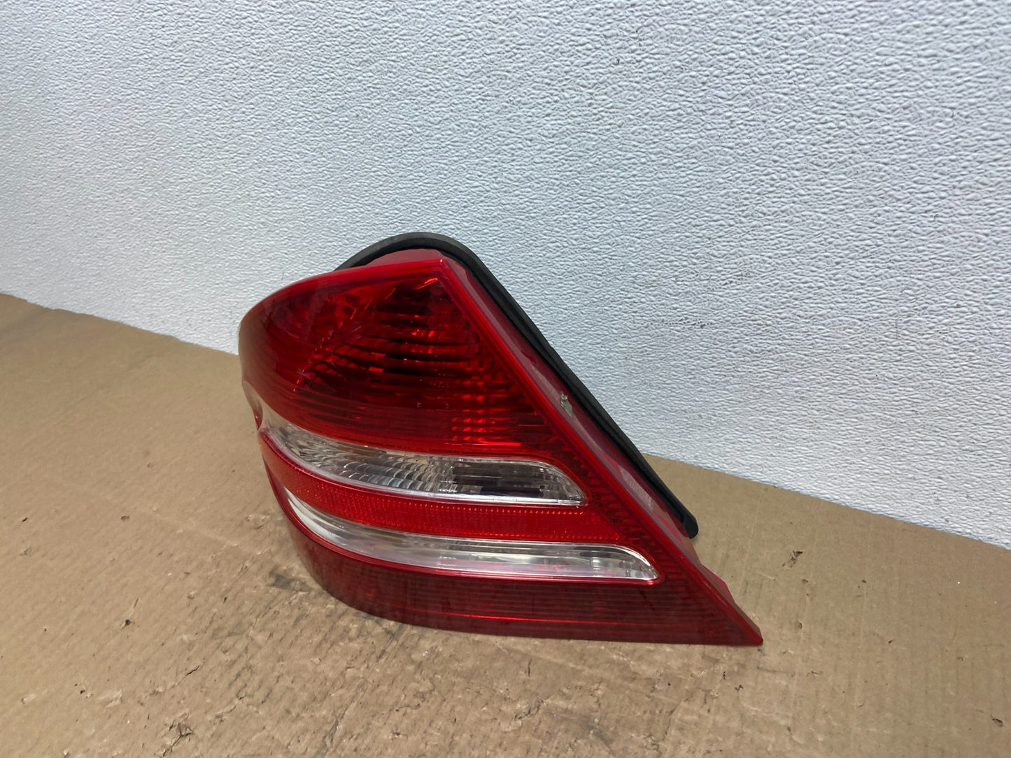 2005-2007 Mercedes-Benz C230 C240 W203 C-Class Left Driver Tail Light AB8500 DW1