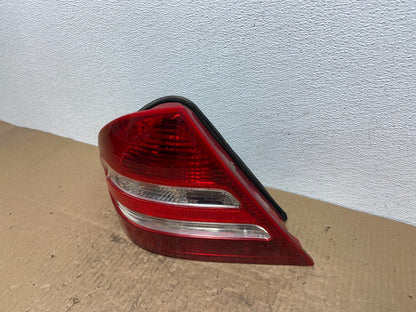2005-2007 Mercedes-Benz C230 C240 W203 C-Class Left Driver Tail Light AB8500 DW1