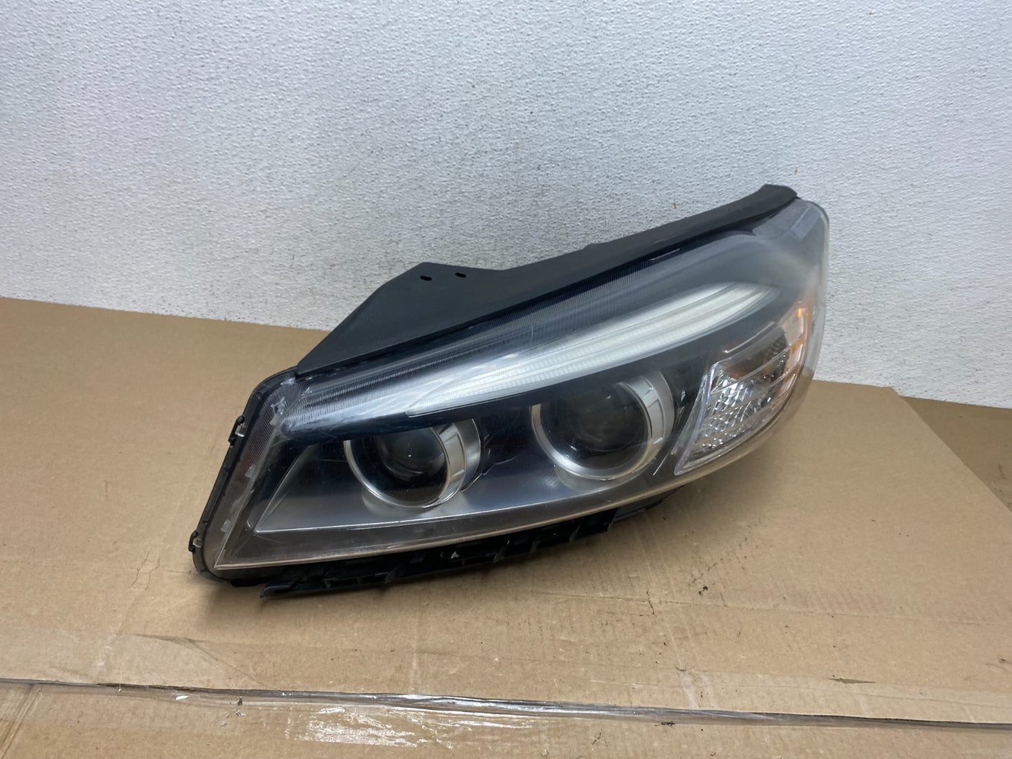 2016 to 2018 Kia Sorento Left Driver LH Side Headlight Halogen AE6694 DW2