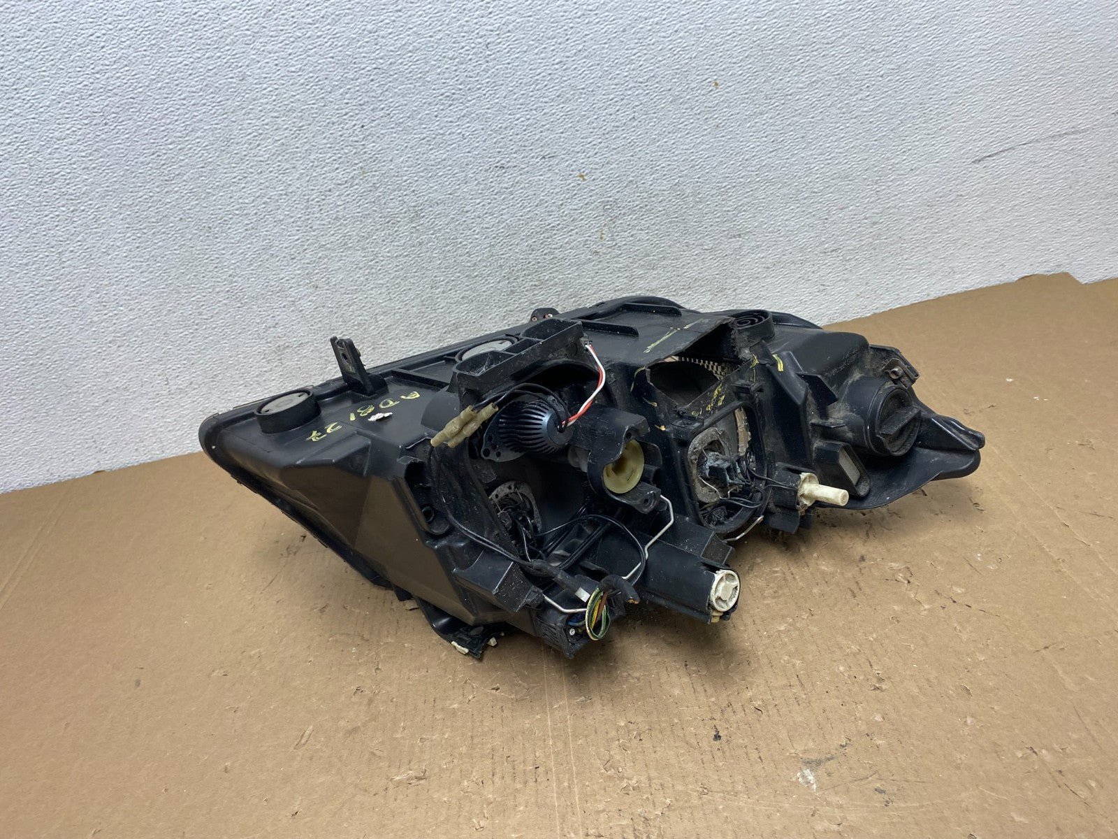 2009-2011 Bmw 3 Series 328i 4/D Sedan Left Driver Headlight Halogen AD8127 DW7
