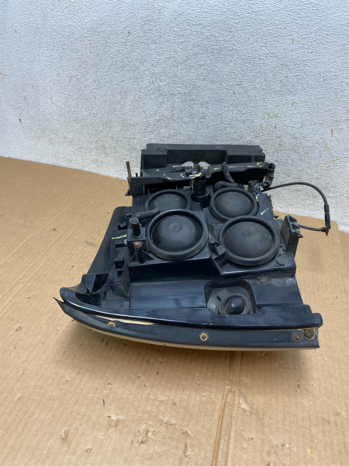 2002 to 2006 Cadillac Escalade Left Driver Lh Xenon HID Headlight AI4460 DW11