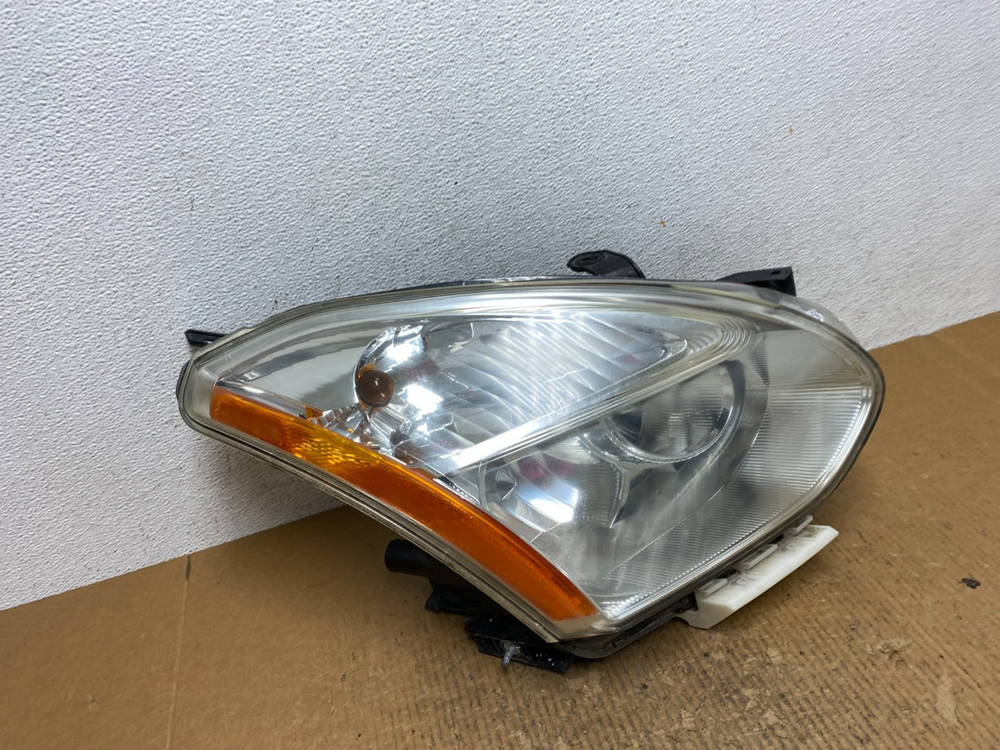 2009-2013 Nissan Rogue Right Passenger Halogen Headlight AE2662 DW2