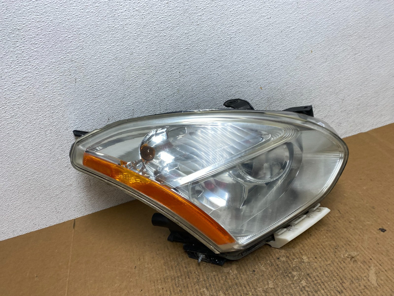 2009-2013 Nissan Rogue Right Passenger Halogen Headlight AE2662 DW2
