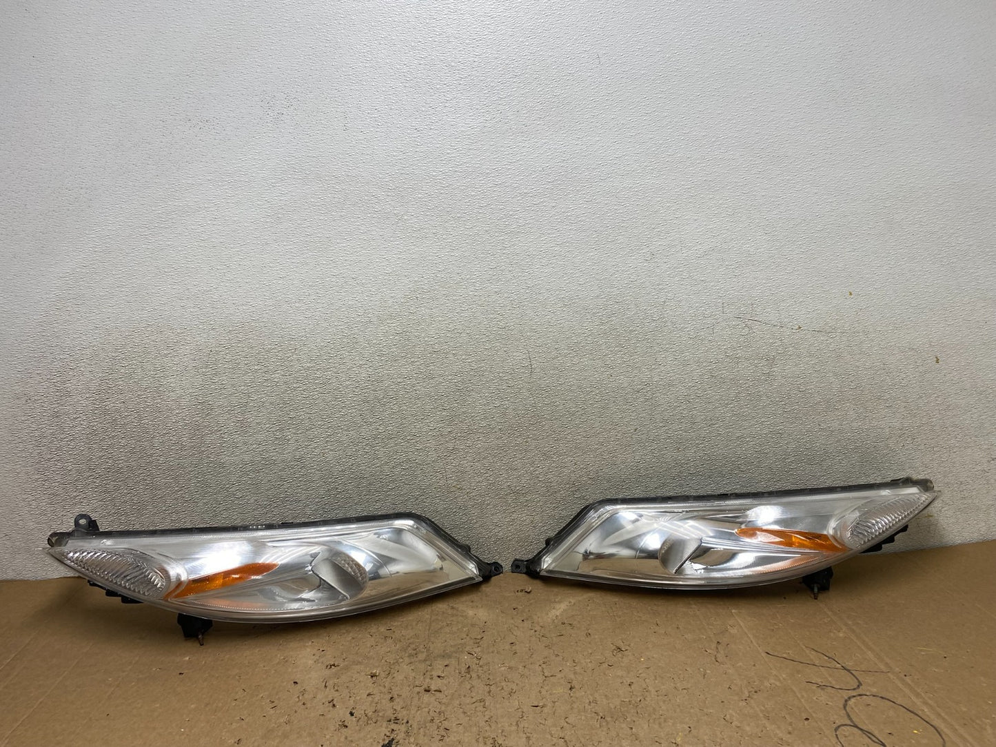 2011-2014 Nissan Juke Turn Signal Headlights Left+Right Halogen OEM V0680 DW0