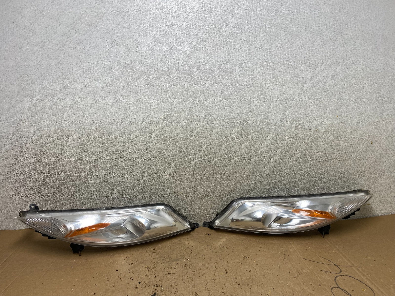 2011-2014 Nissan Juke Turn Signal Headlights Left+Right Halogen OEM V0680 DW0