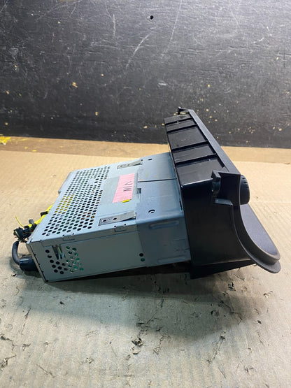 1998 to 2003 Jaguar XJ8 Vanden Plas Casette Radio AM/FM Tape Dash Z5368  DG2