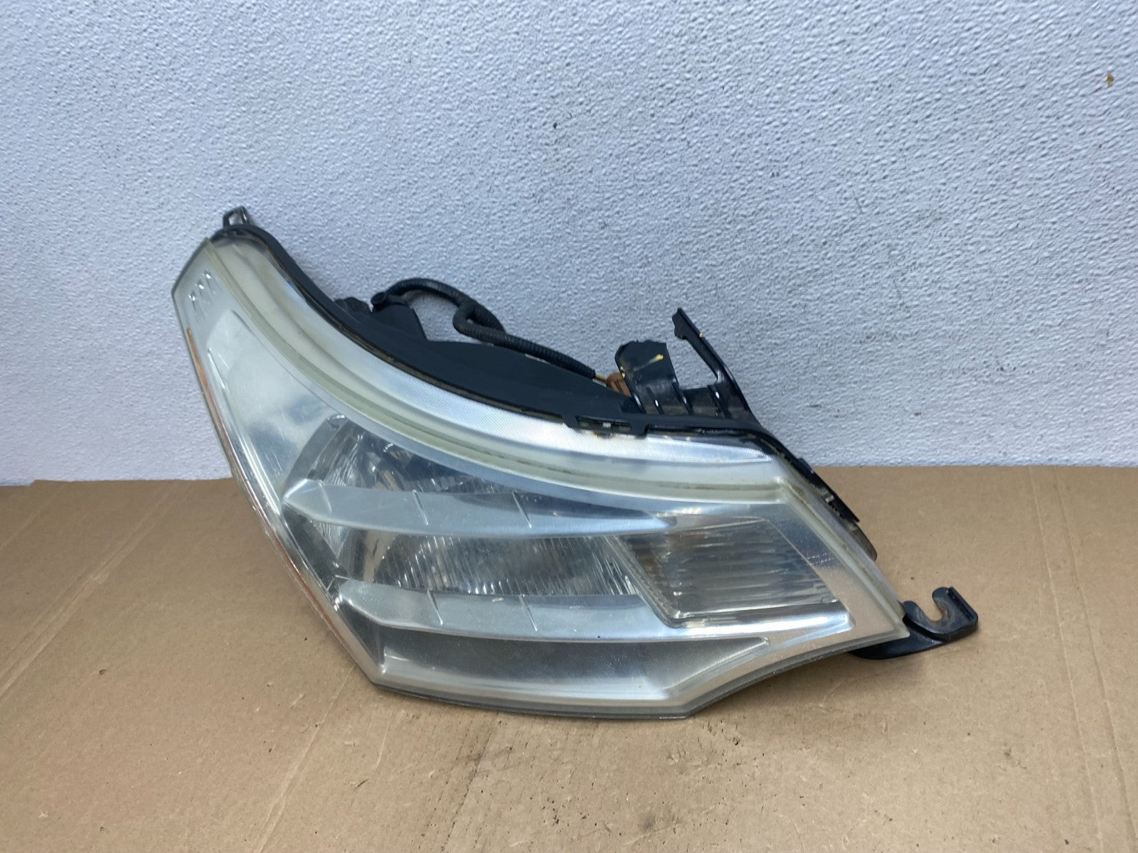 2008 2009 2010 2011 Ford Focus Right Passenger Rh Side Headlight AC5640 DW1