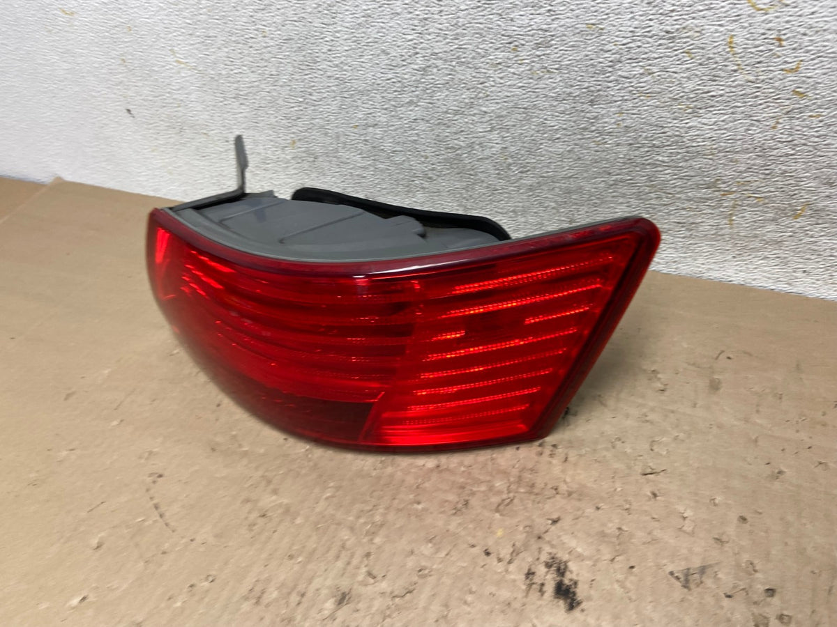 2009 to 2010 Hyundai Sonata Right Passenger Side Tail Light AI2389 LK1