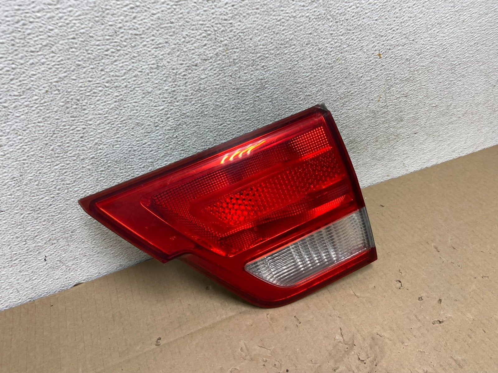 2011-2013 Jeep Grand Cherokee Right Passenger Rh Inner Tail Light AG5906 DW2