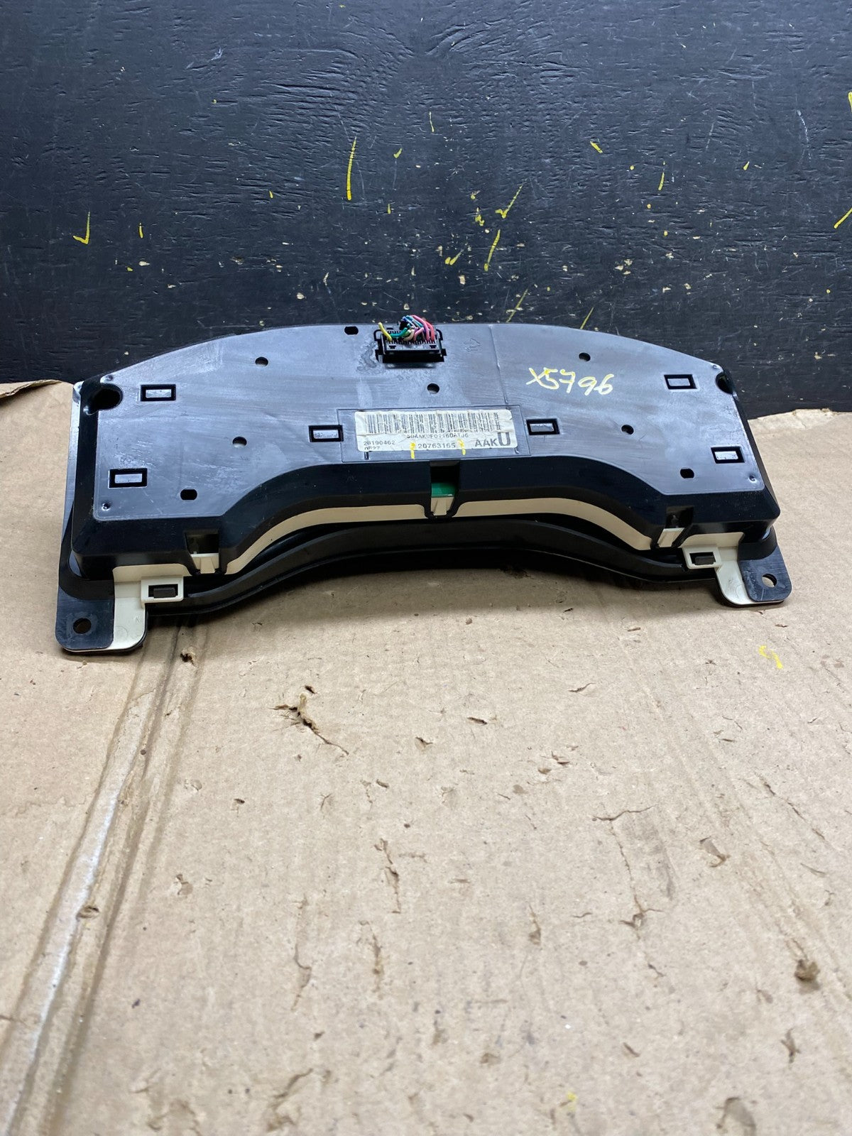 2010 - 2011  Chevrolet Express 2500 3500 Speedometer Cluster Gauge OEM X5796 DG5