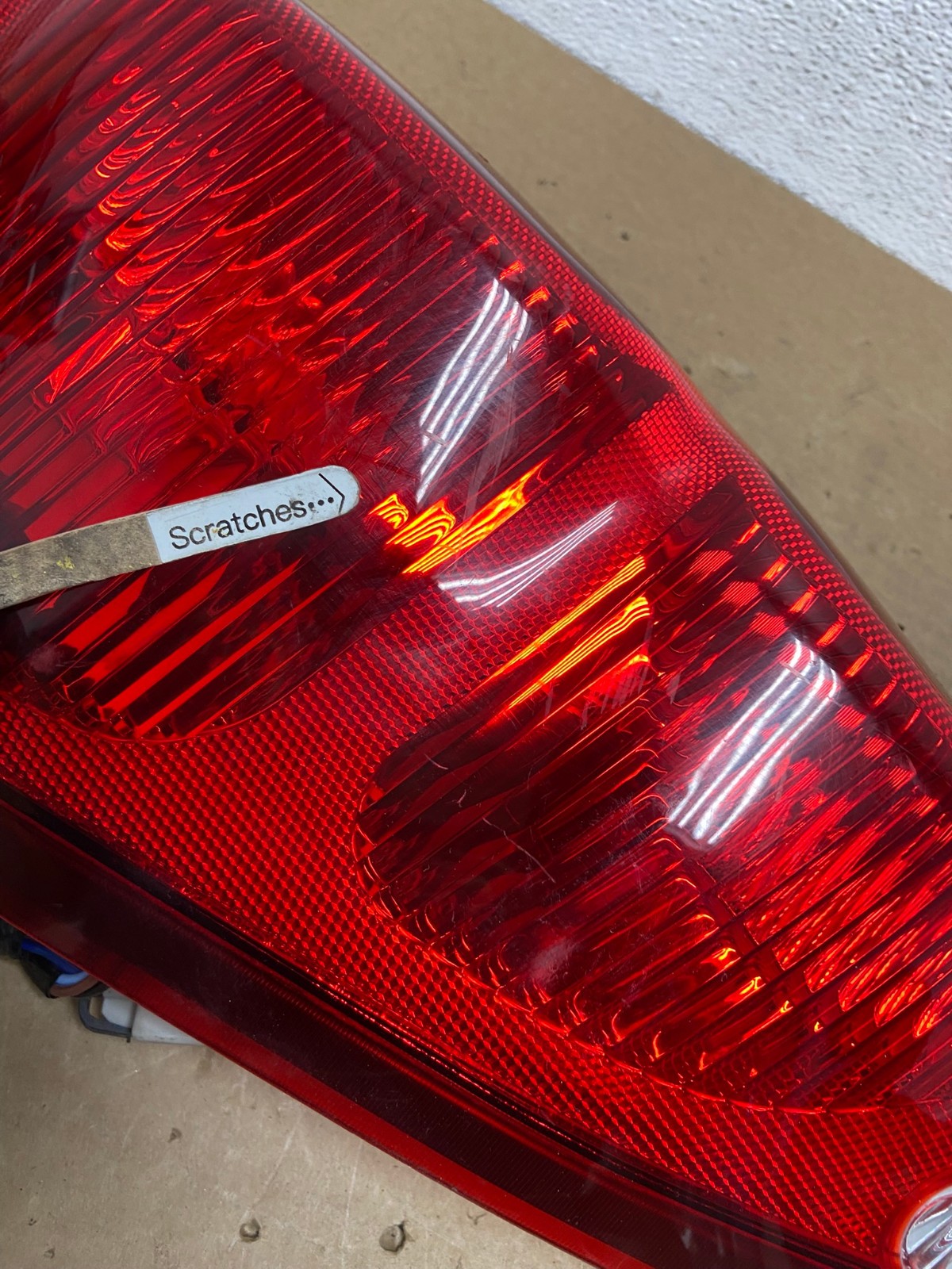 2002 to 2006 Chevrolet Avalanche Left Driver LH Tail Light AD4008 LK3