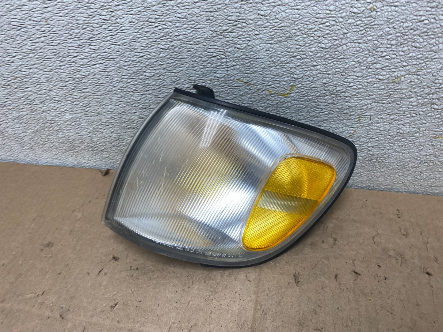 1998 to 2000 Toyota Sienna Left Driver Side Turn Signal Marker Lamp W2978 DW1