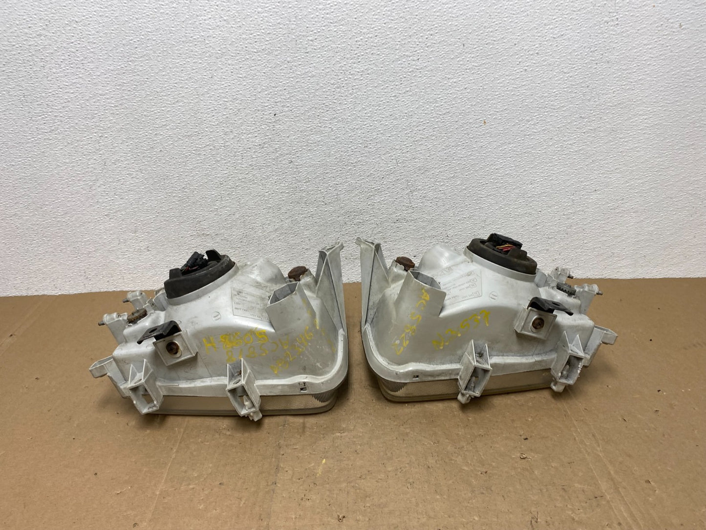 1999-2004 Nissan Pathfinder Left+Right Side Set Halogen Headlights AC5822 DW7