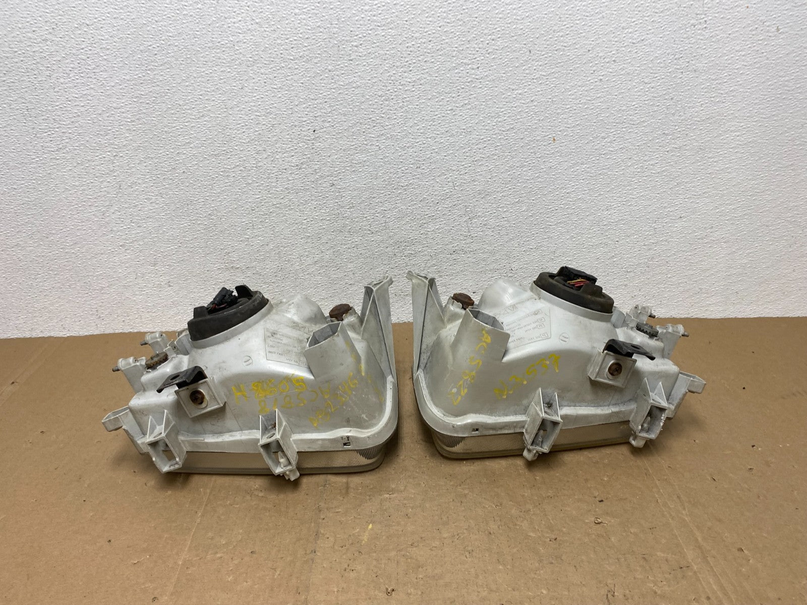 1999-2004 Nissan Pathfinder Left+Right Side Set Halogen Headlights AC5822 DW7