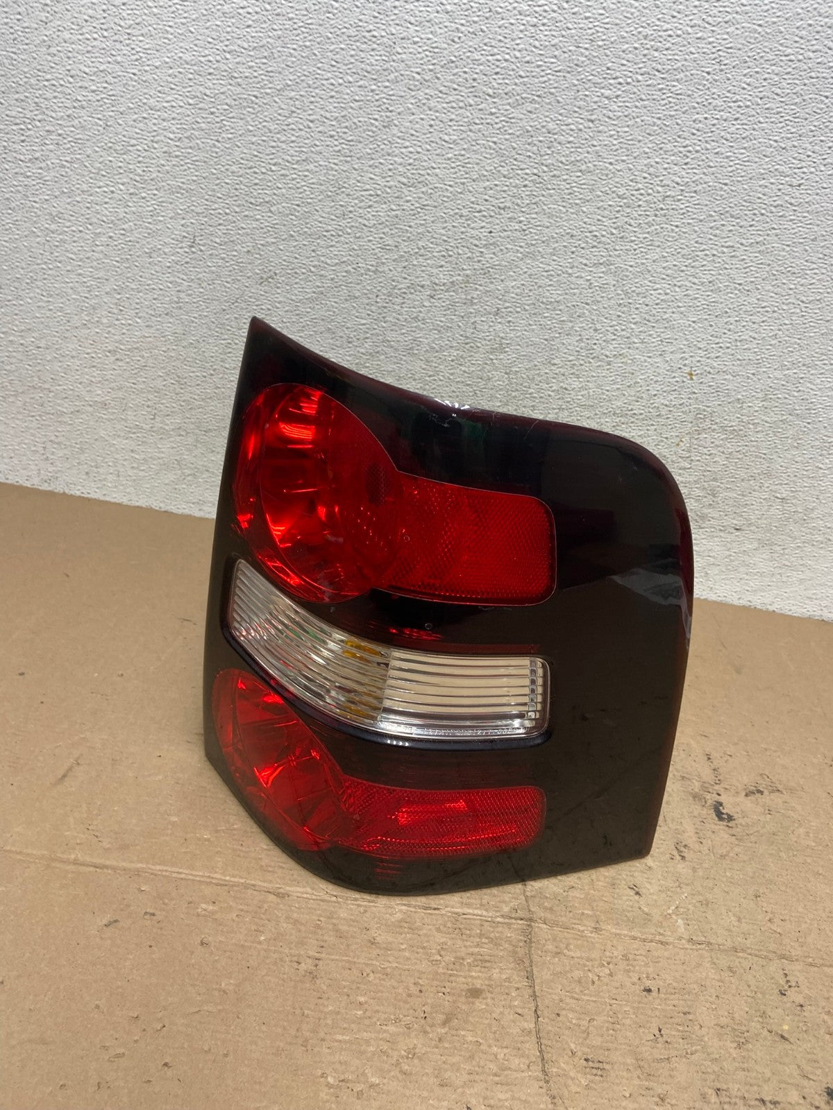 2006 to 2010 Ford Explorer Right Passenger Side Tail light AF5089 LK0