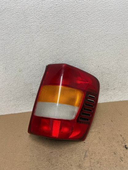 1999-2004 Jeep Grand Cherokee WJ Right Passenger Rh Tail Light TYC AF5722 LK0