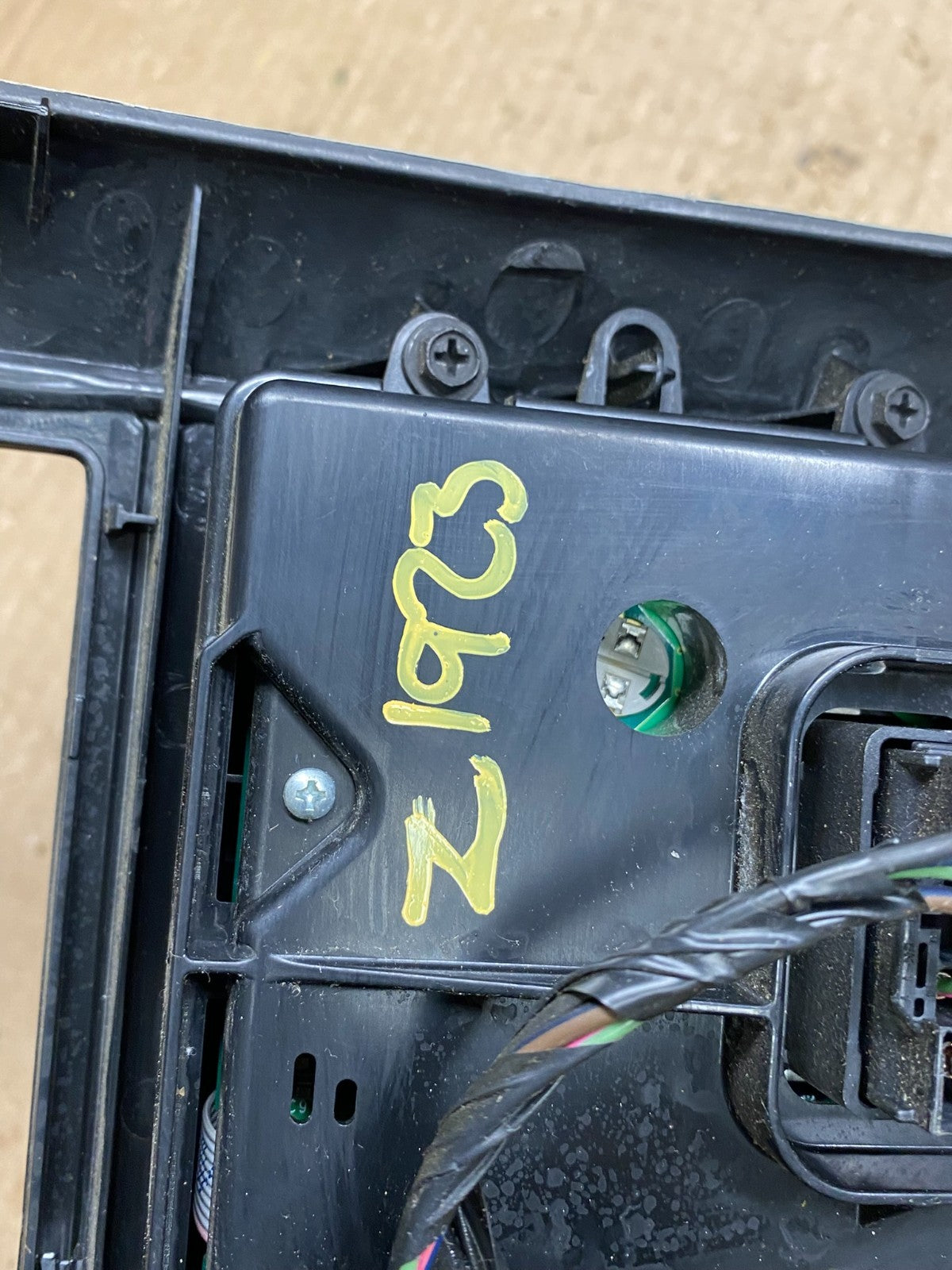 2007-2009 Chrysler Aspen Heat Climate Temperature Control Radio Bezel Z1923 DG8