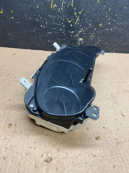 2006  Toyota Sienna Speedometer Cluster Gauge OEM Z1608 DG2