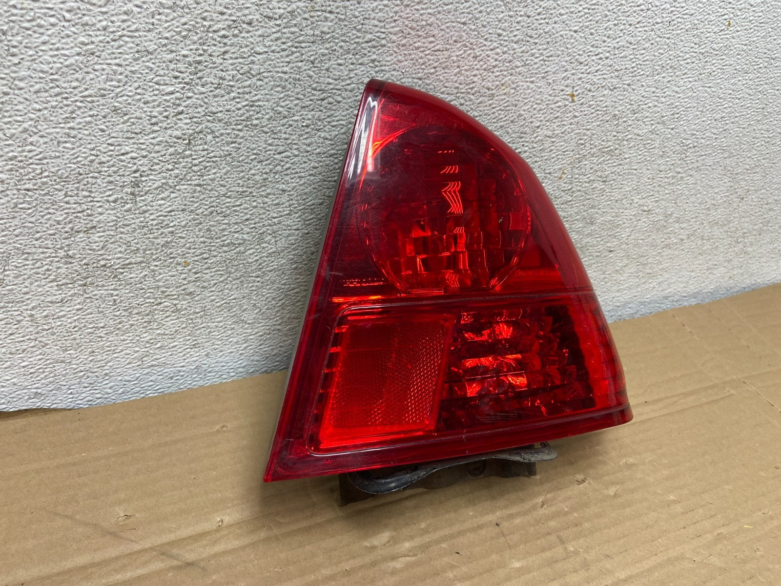 2003 2004 2005 Honda Civic Sedan Right Passenger Side Tail Light AG8949 DW1