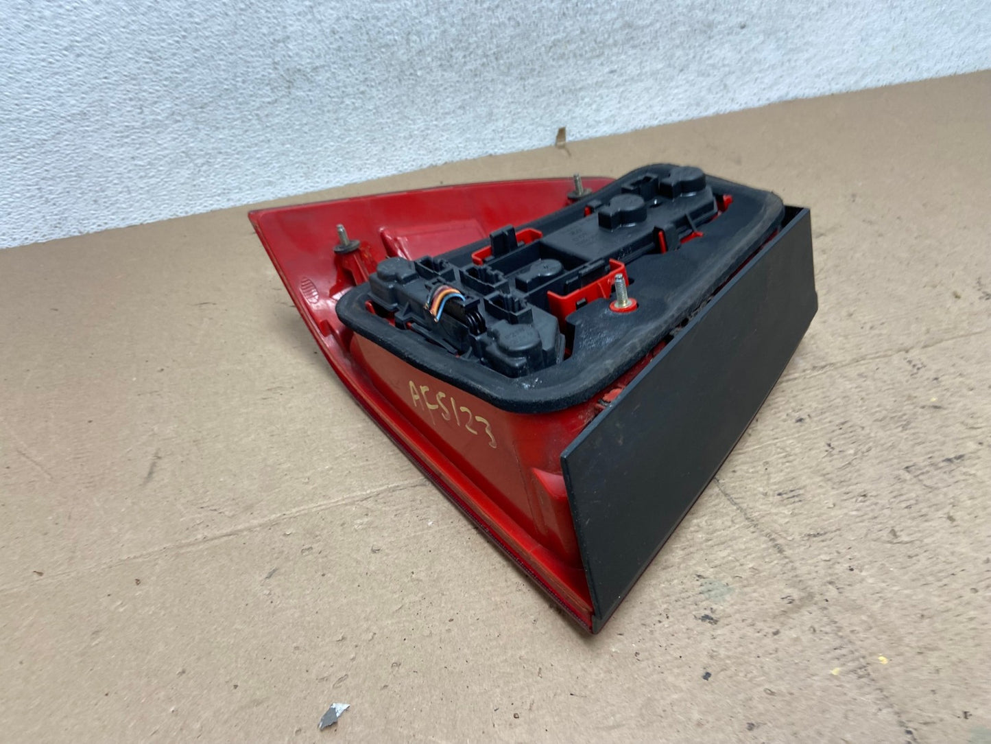 1999 to 2003 Volkswagen Jetta Sedan Right Passenger Tail Light AF5123 LK4