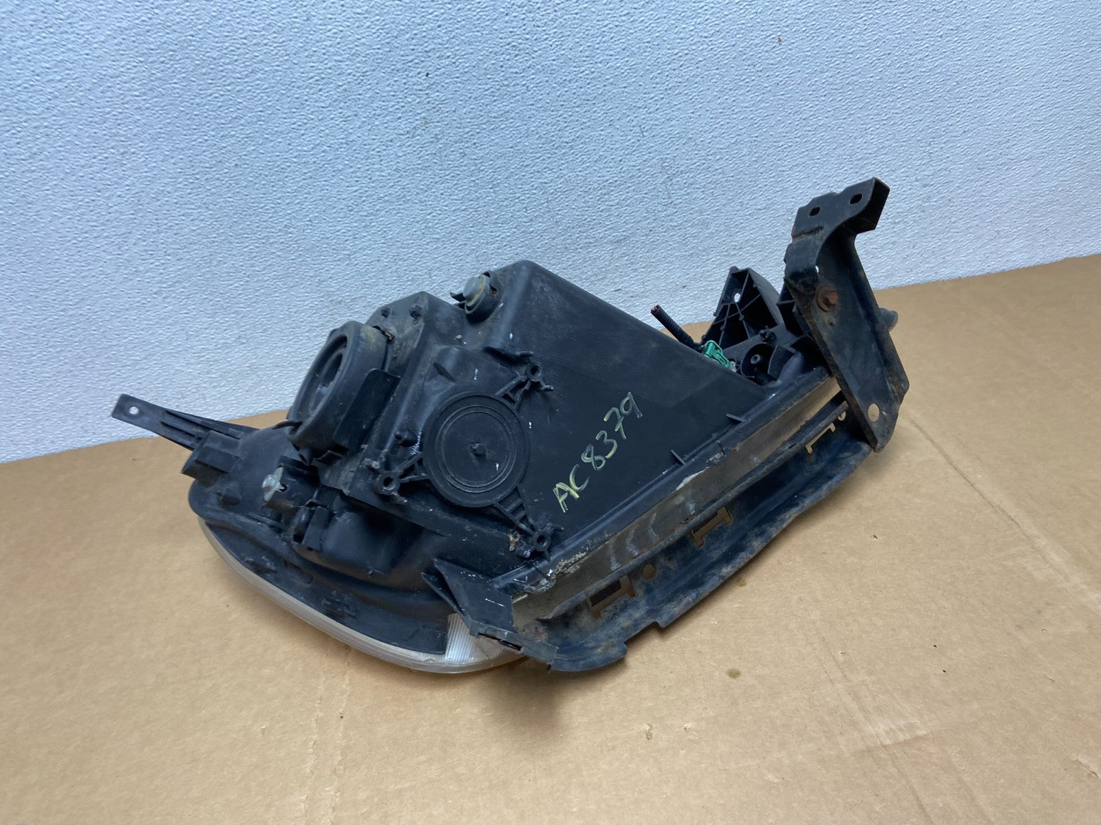2002 to 2004 Honda Crv Cr-v Left Driver Halogen Headlight AC8379 DW7