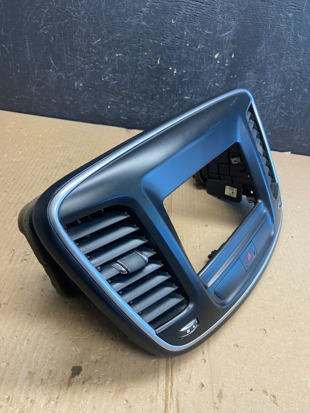 2015 to 2016 Chrysler 200 Radio Dash Bezel Trim Vent Hazard Panel ae3905 DG3