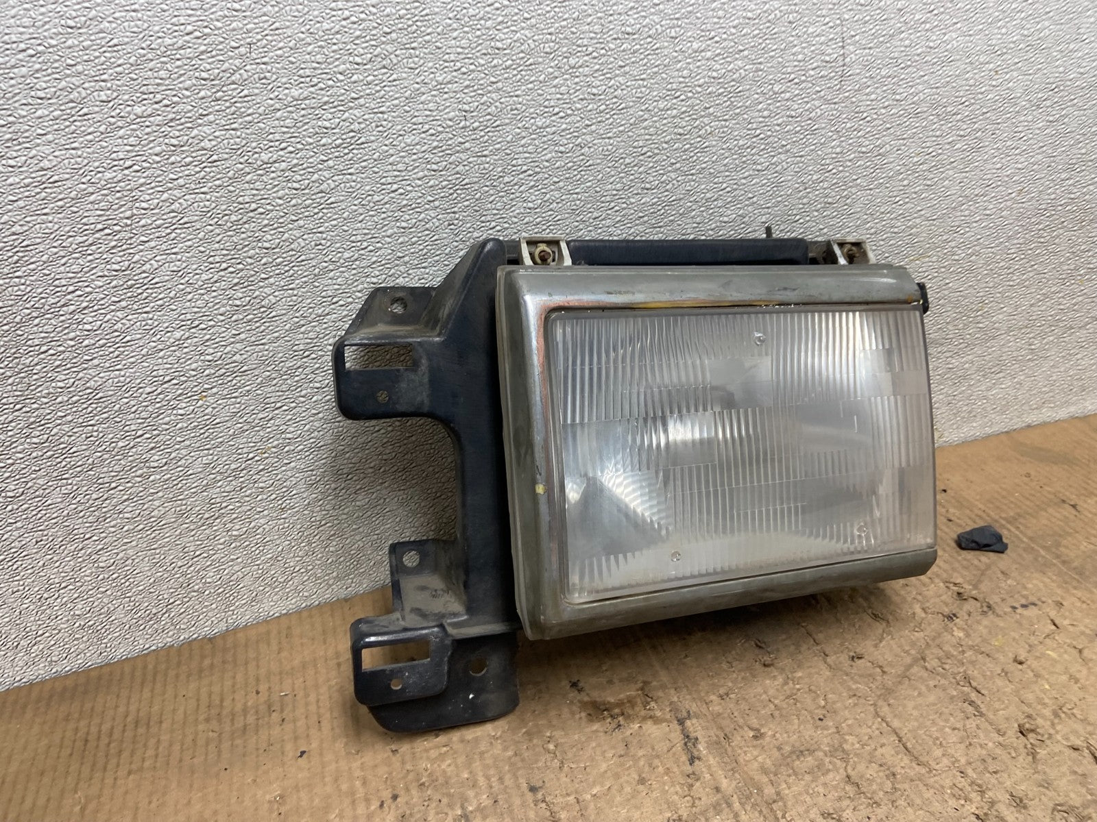 1987 to 1991 Ford F-150 F150 Left Driver Lh Halogen Headlight Oem AA8533 DG2