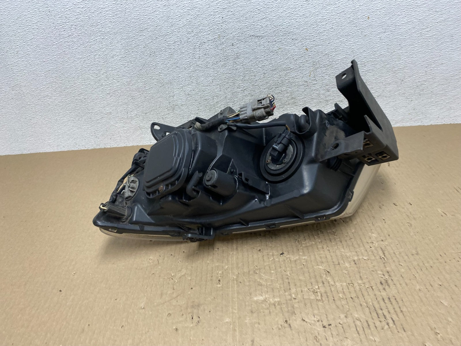 2008 - 2014 Subaru Tribeca Right Passenger Side Halogen Headlight AE7070 DW5
