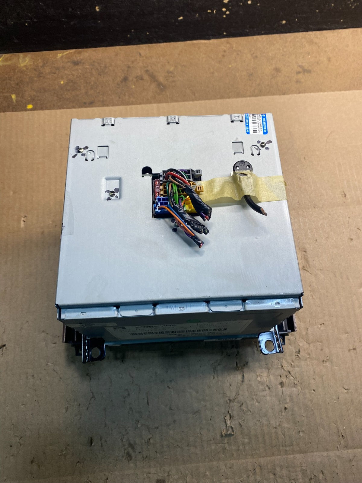 2005 to 2007 Cadillac Escalade Radio CD AM/FM DVD 6 Disc OEM Z5369 DG8