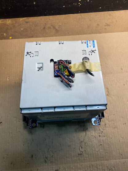 2005 to 2007 Cadillac Escalade Radio CD AM/FM DVD 6 Disc OEM Z5369 DG8