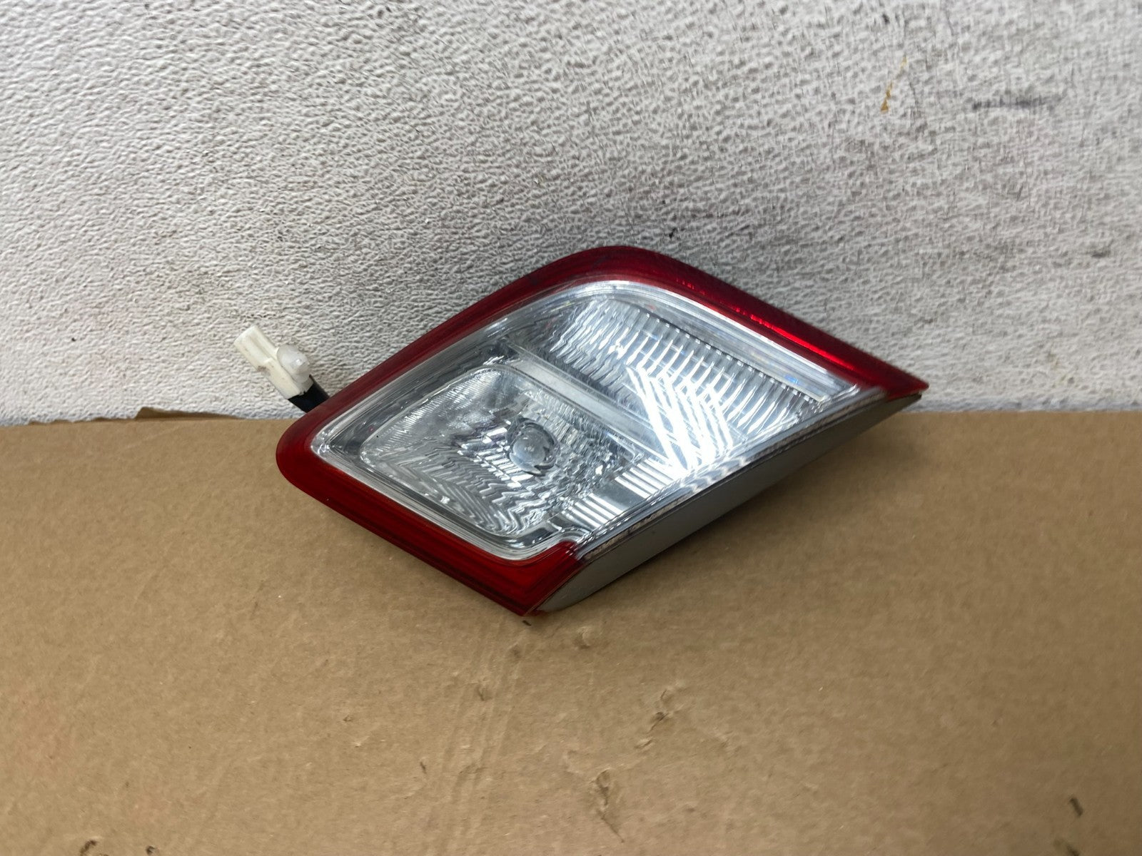 2010-2011 Toyota Camry Hybrid Right Passenger Side Inner Tail Light AF7308 D1