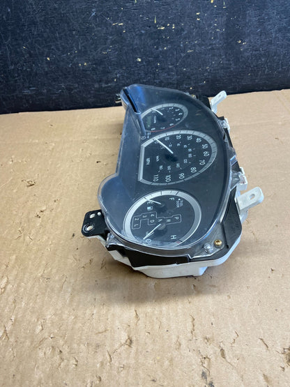 2004 2005 Toyota Sienna Speedometer Cluster Gauge AI6421 DW2