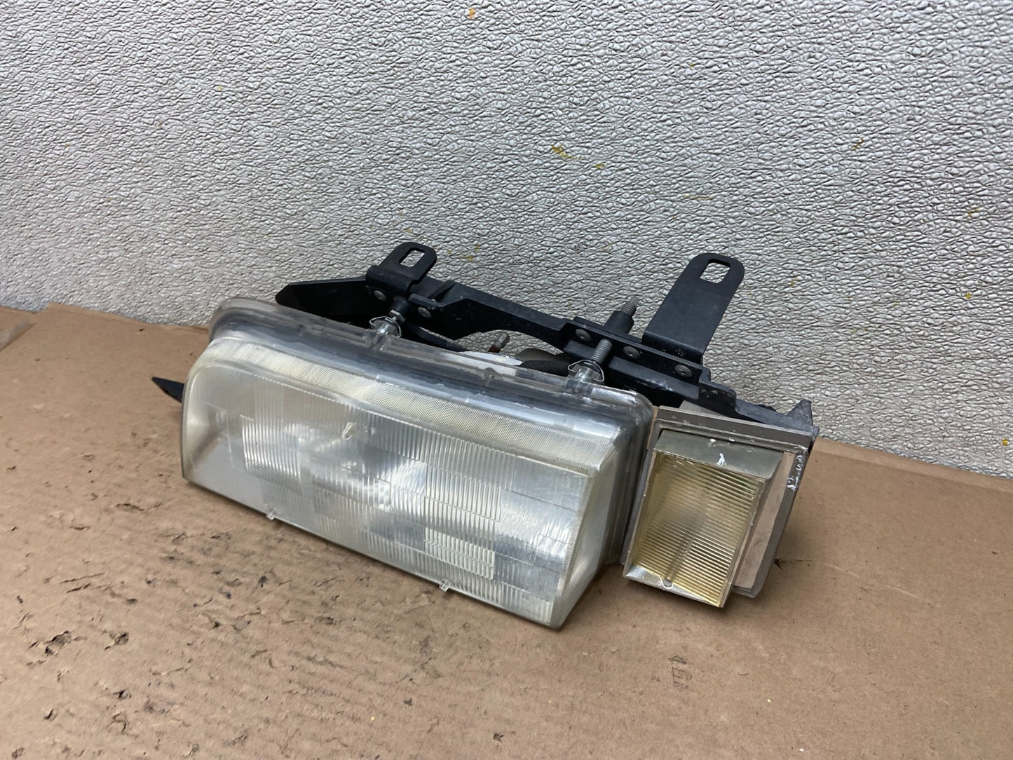 1987 to 1988 Sterling 825 Left Driver Side Headlight AB02411